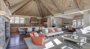 Luxury Mountain-Side Penthouse with Stunning Views! condo